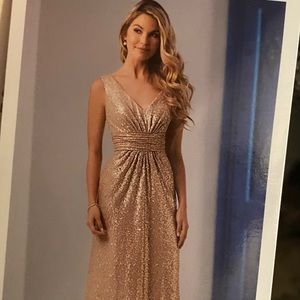 Christina Wu Special Occasional dress.Size 14. Purple color. Flattering fit!